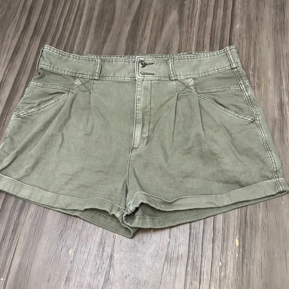 ANTHROPOLOGIE PILCRO PLEATED SHORTS 32 - Picture 1 of 16
